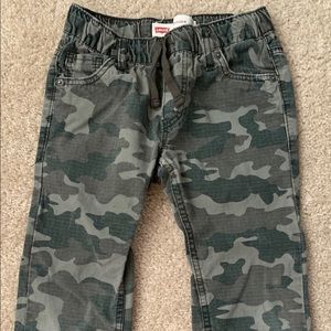 Boys size 8 regular Levi’s camo jogger pants